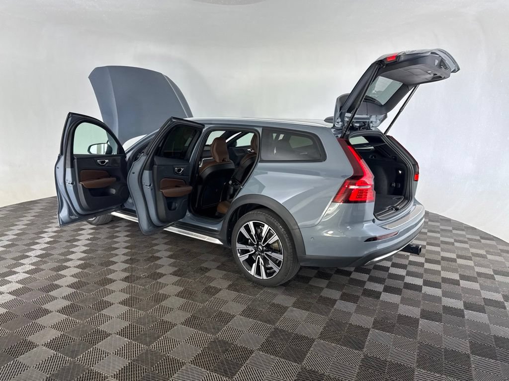 Used 2023 Volvo V60 B5 Cross Country Ultimate AWD/4WD image 21