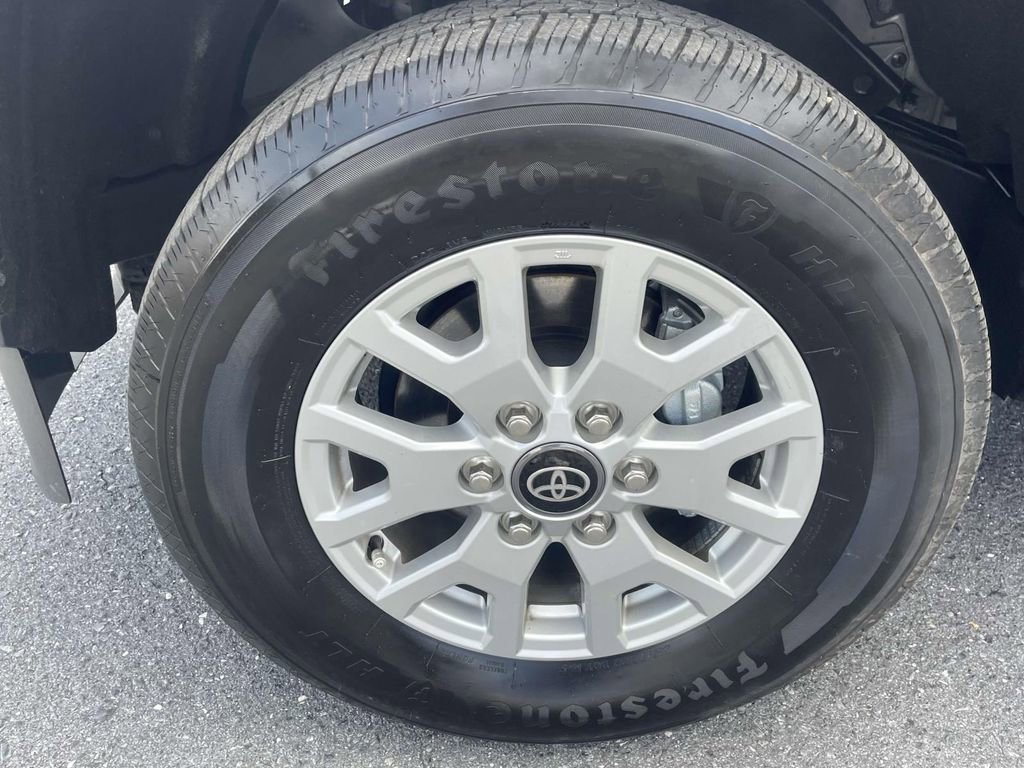 Used 2024 Toyota Tacoma SR5 w/ SR5 Upgrade Package image 8