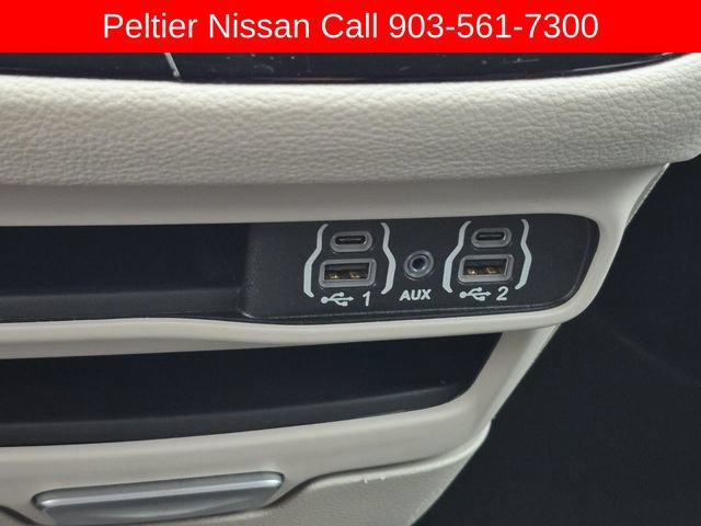 Used 2024 Chrysler Pacifica Limited FWD image 43