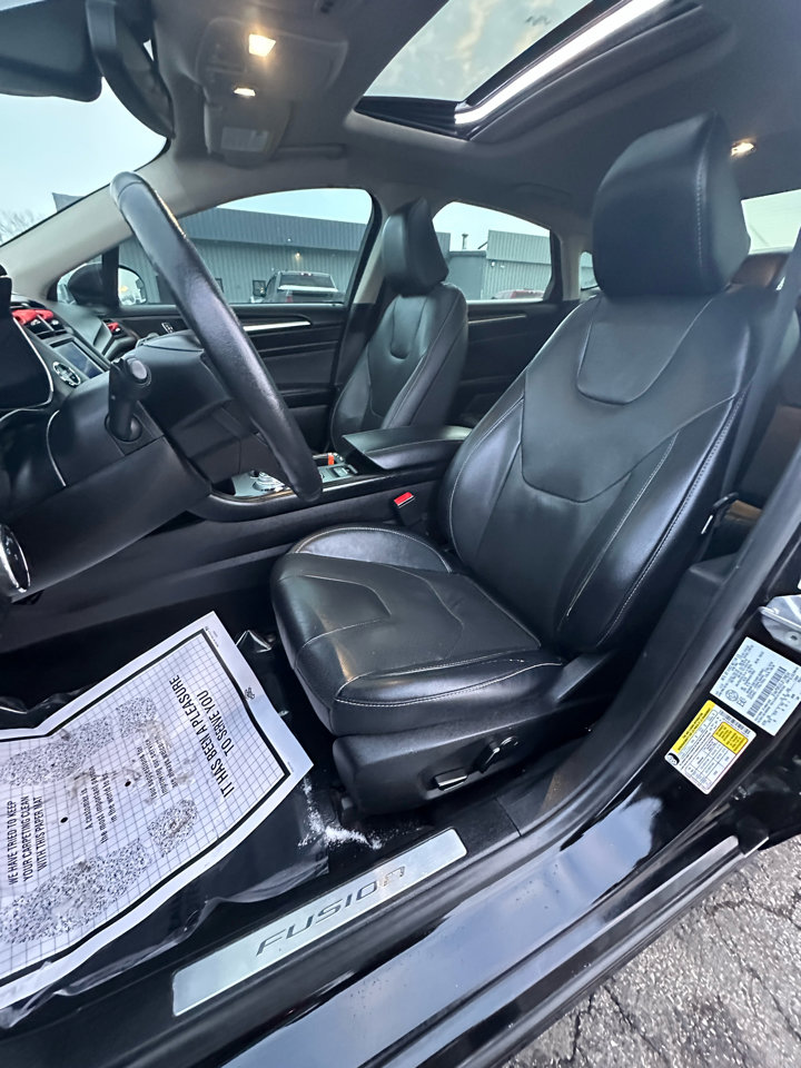 Used 2020 Ford Fusion Titanium image 22