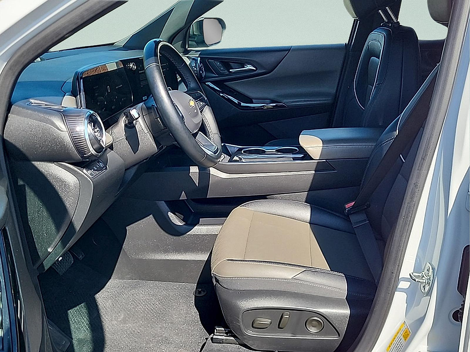 Used 2025 Chevrolet Equinox LT w/ Convenience Package II AWD/4WD image 13