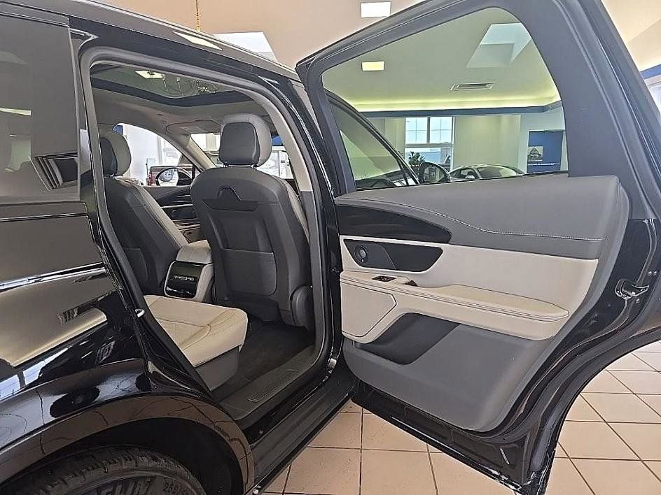 Used 2025 Lincoln Nautilus Reserve image 35