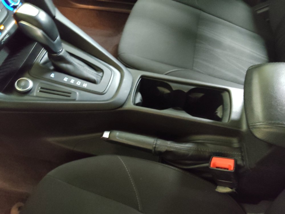 Used 2015 Ford Focus SE w/ SE Sport Package image 26