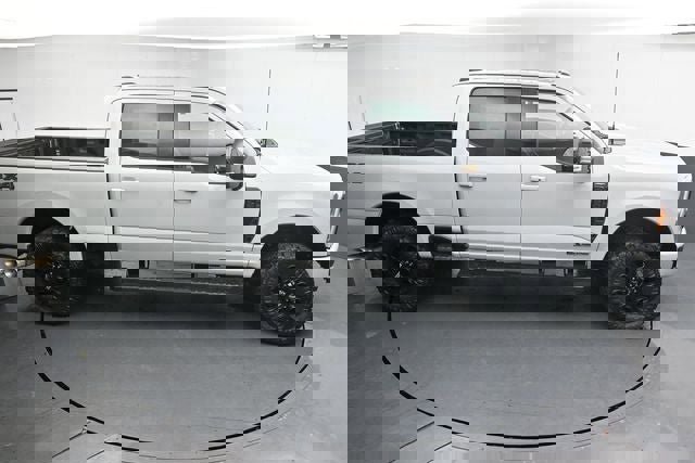 New 2026 Ford F250 Lariat w/ Black Appearance Package image 28