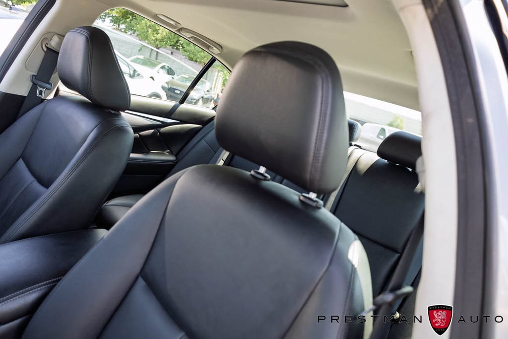 Used 2019 INFINITI Q50 Luxe w/ Essential Package (3.0T Luxe) AWD/4WD image 25