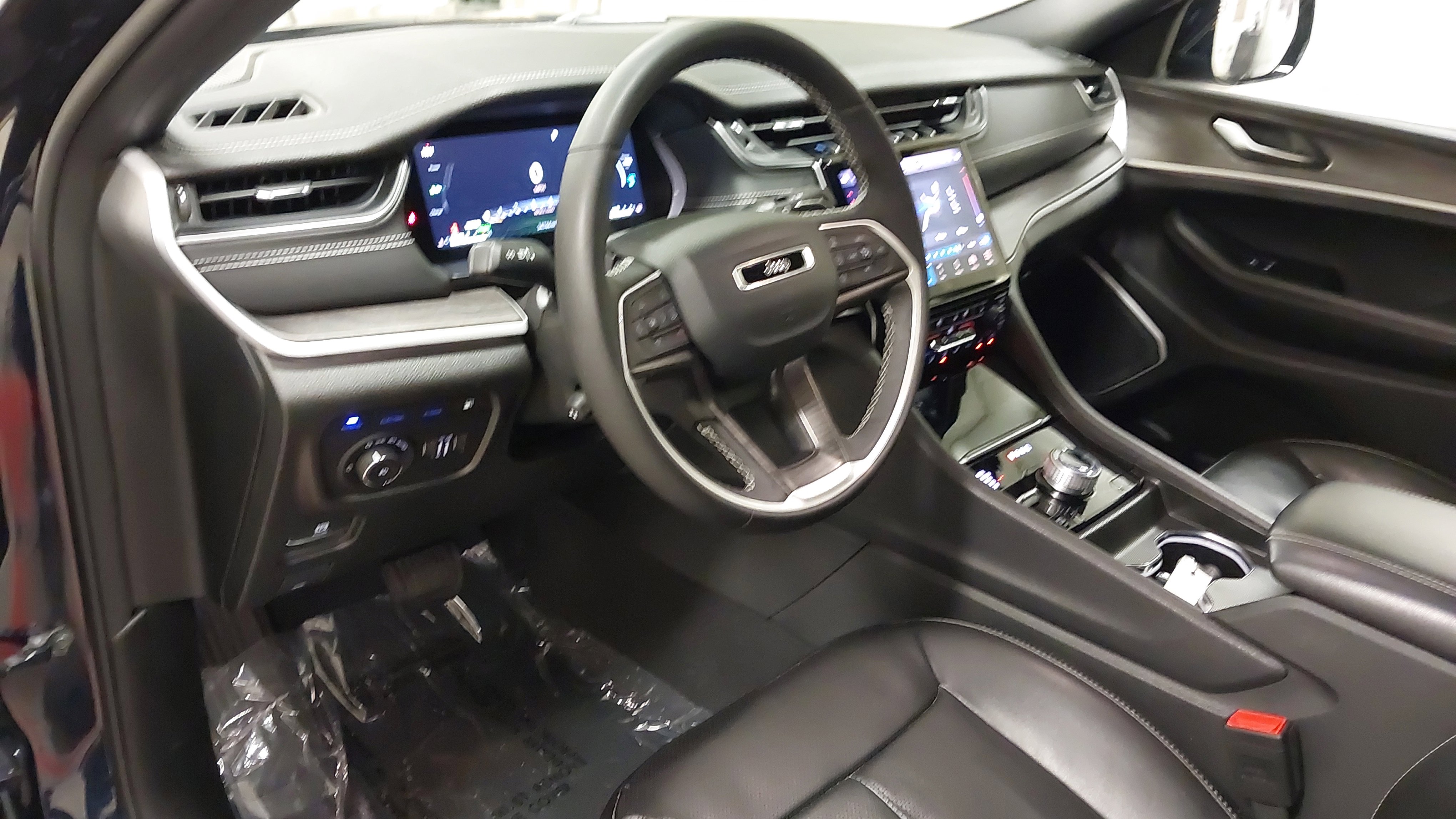 Used 2024 Jeep Grand Cherokee Limited 4xe image 17