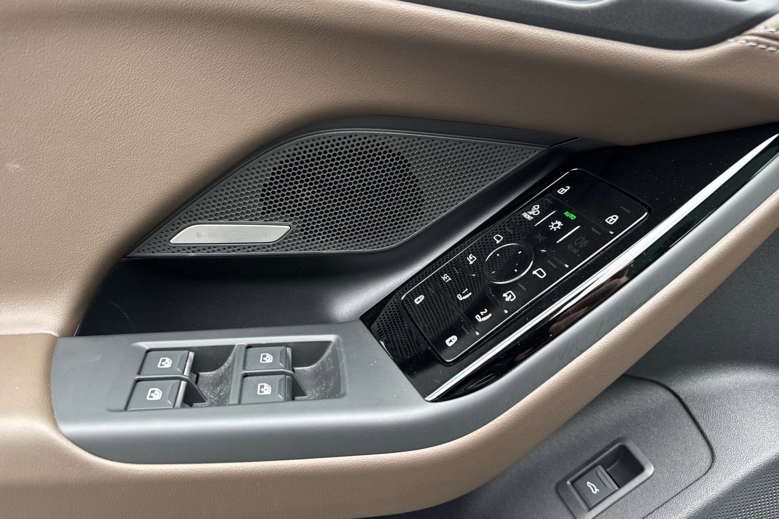 New 2025 Audi A6 e-tron Premium Plus image 8