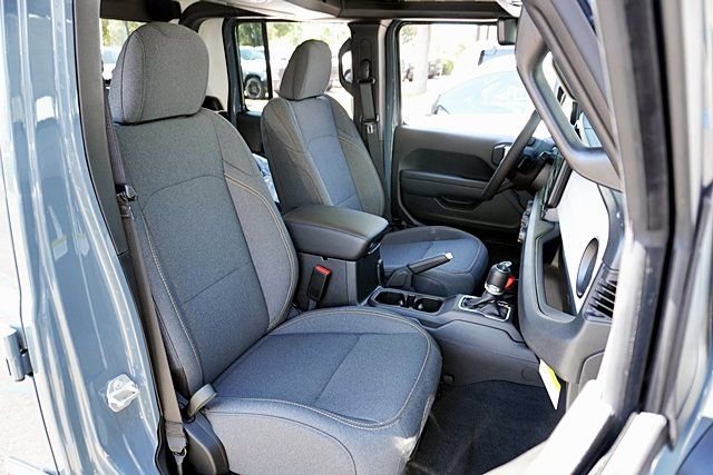 New 2025 Jeep Gladiator Sport S image 17
