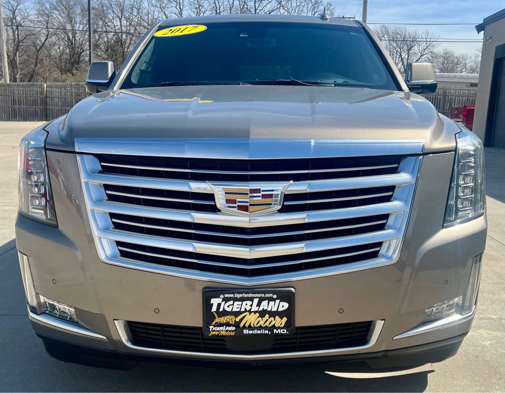 Used 2017 Cadillac Escalade ESV Platinum image 2