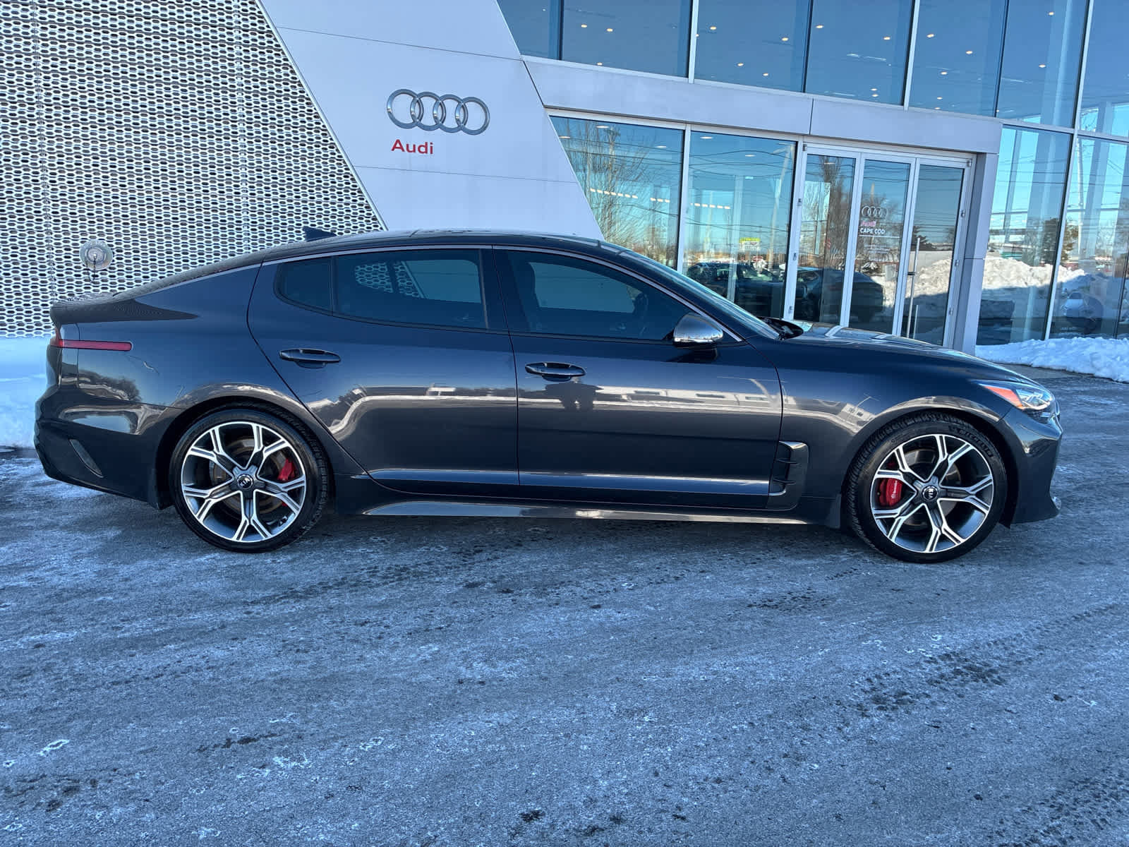 Used 2019 Kia Stinger GT2 image 9