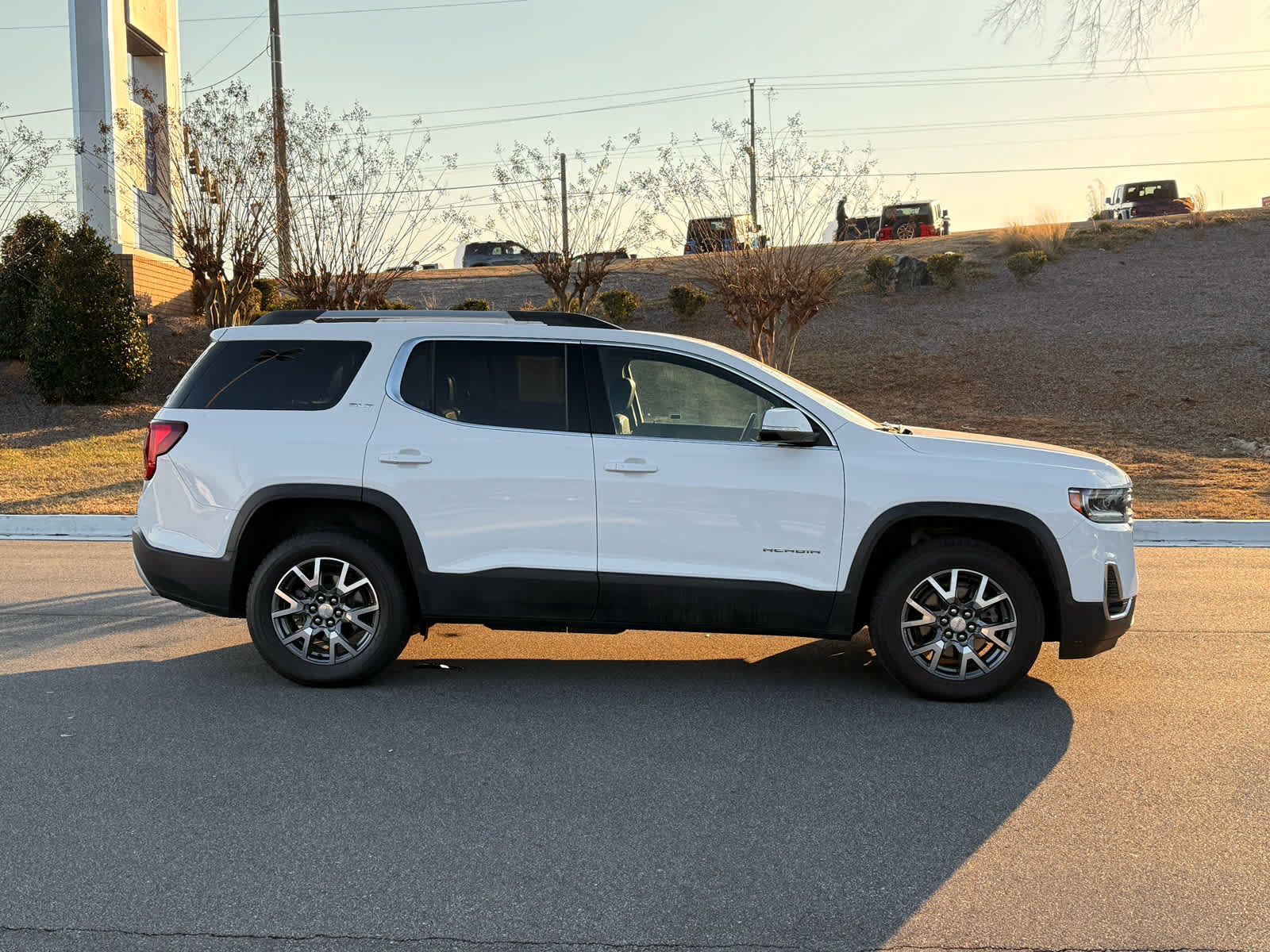 Used 2023 GMC Acadia SLT image 6