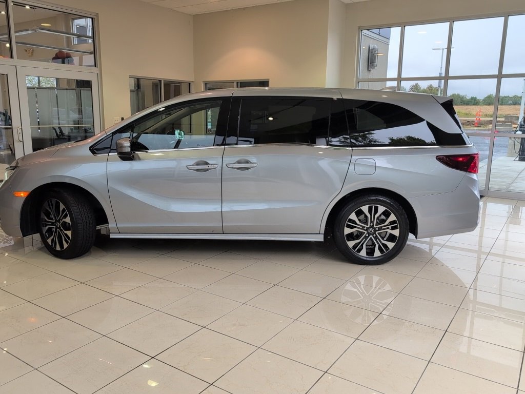 Used 2025 Honda Odyssey Elite image 2