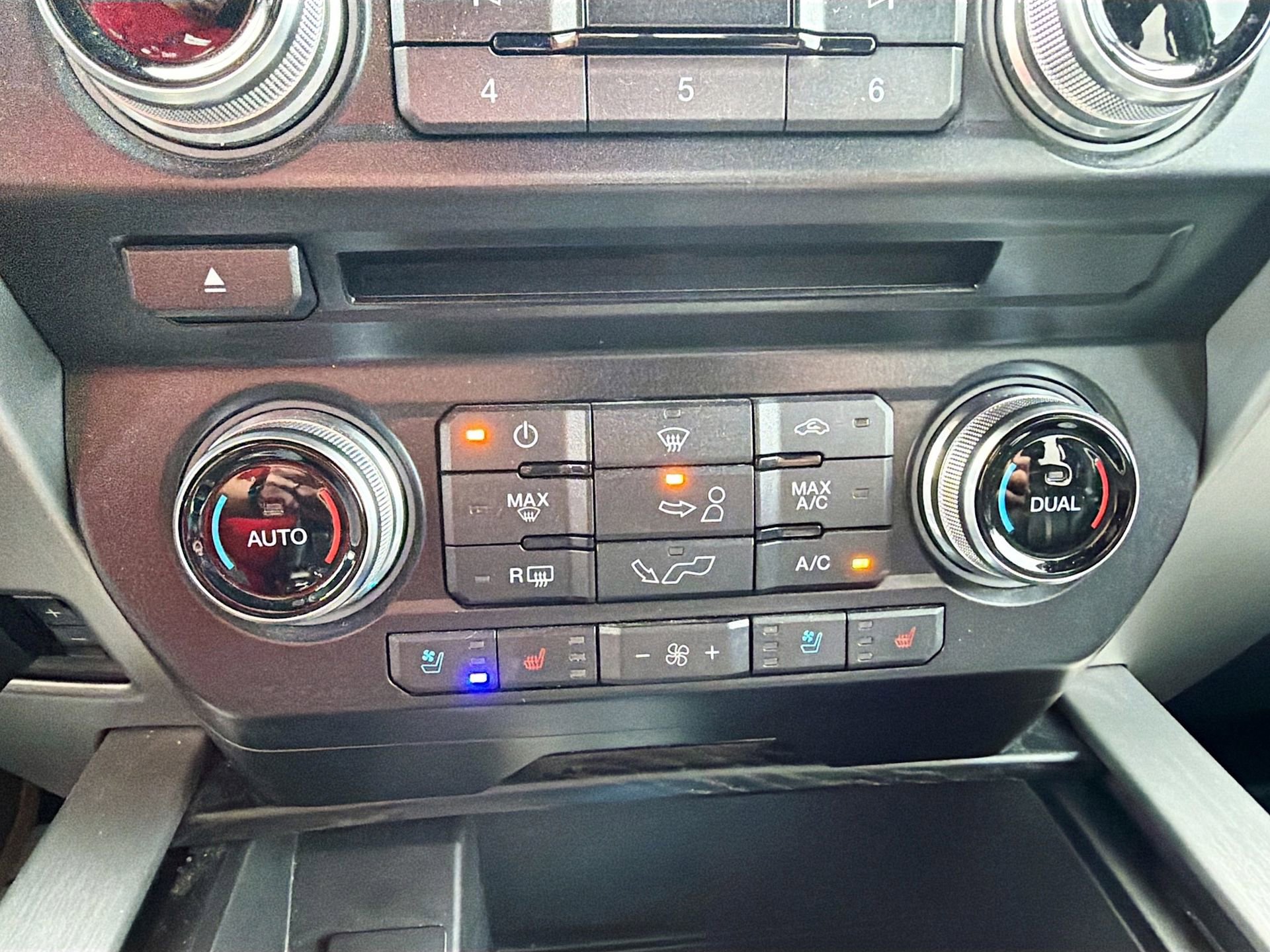 Used 2018 Ford F150 Platinum w/ Equipment Group 701A Luxury AWD/4WD image 20