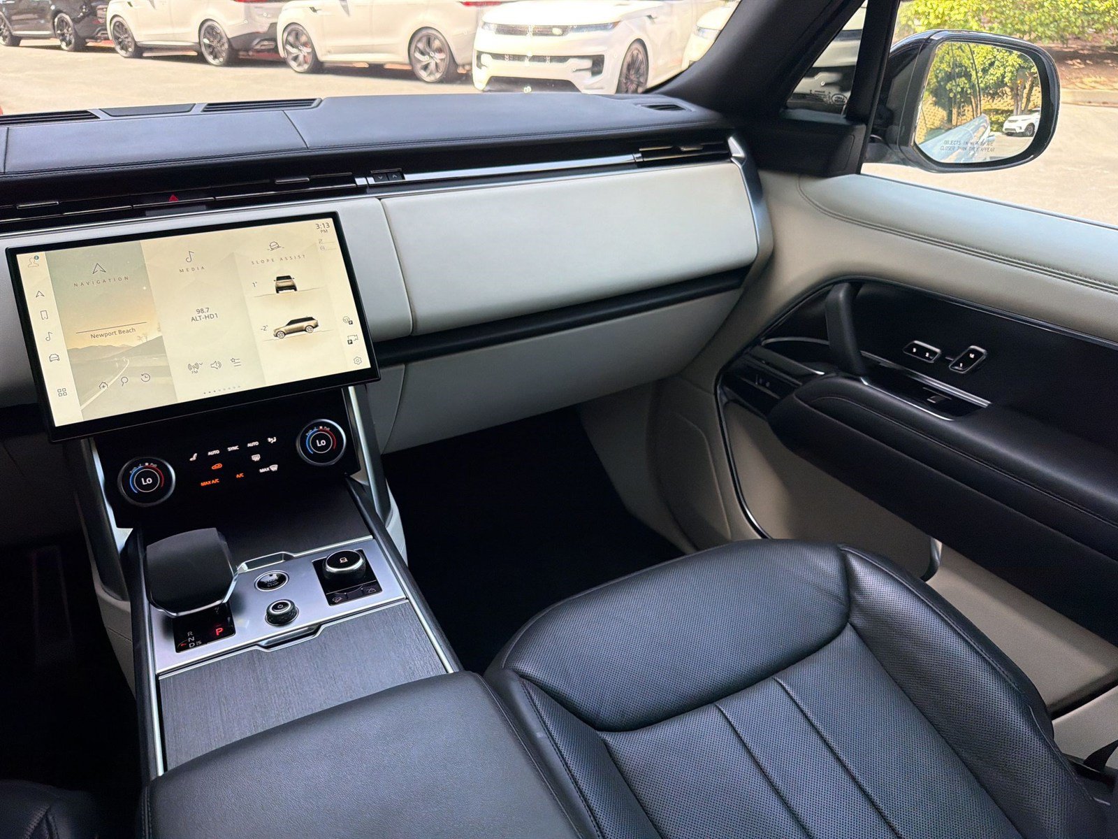 Certified 2022 Land Rover Range Rover Long Wheelbase SE AWD/4WD image 30