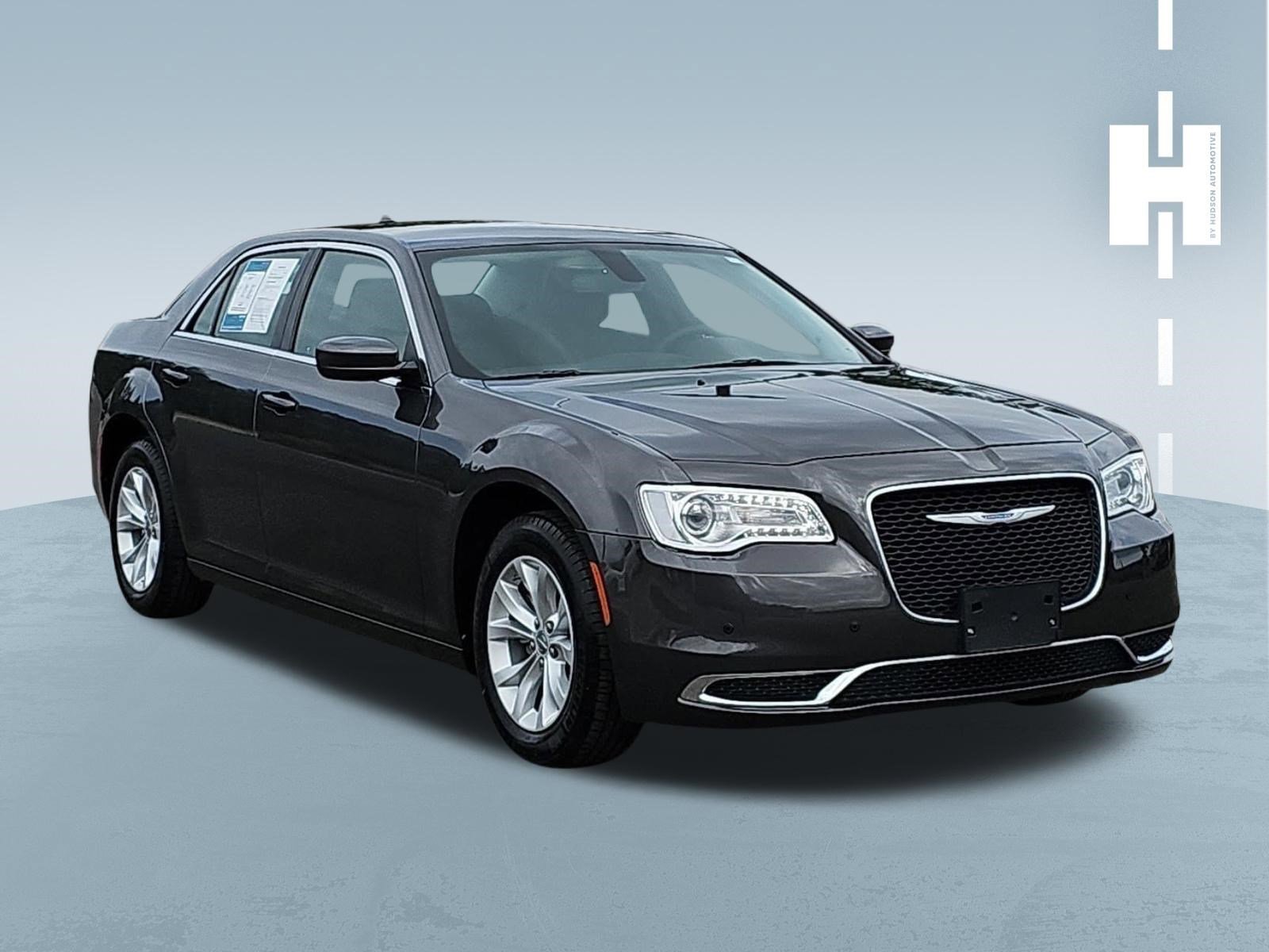 Used 2023 Chrysler 300 Touring RWD image 1