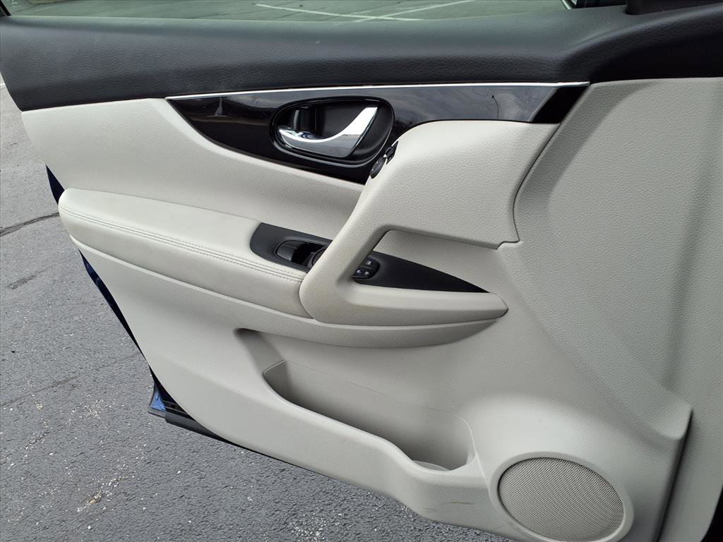 Used 2019 Nissan Rogue Sport SL w/ Premium Package image 21