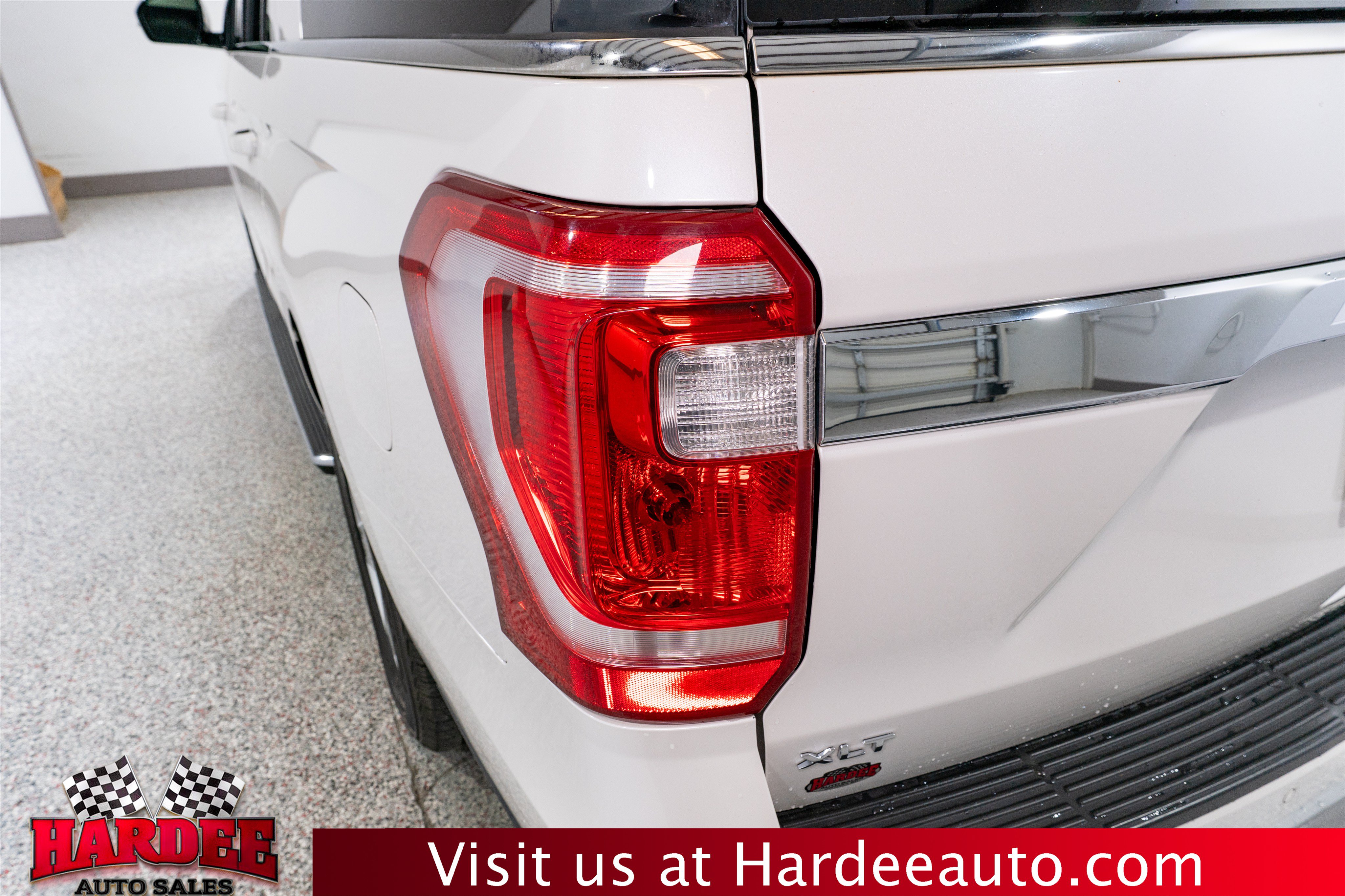 Used 2019 Ford Expedition Max XLT w/ Equipment Group 202A RWD image 9