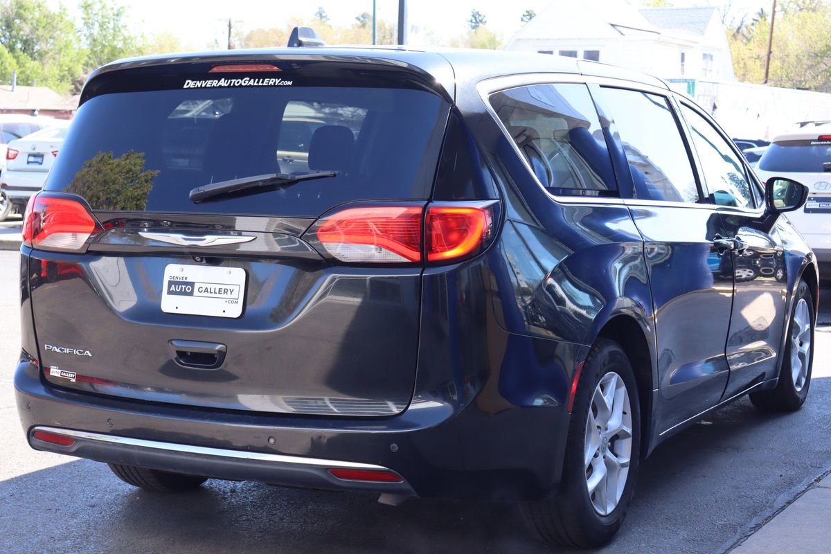 Used 2018 Chrysler Pacifica Touring Plus w/ Tire & Wheel Group FWD image 5