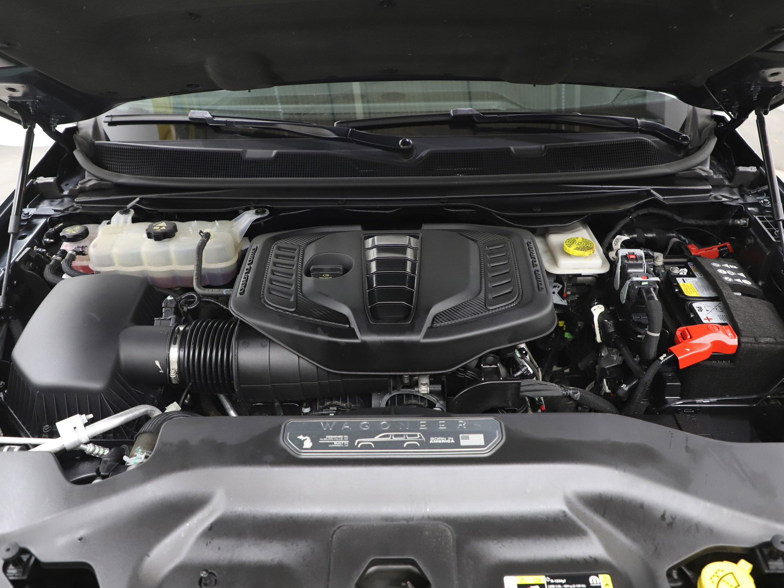 Used 2025 Jeep Wagoneer L Series II w/ Premium Group I AWD/4WD image 33