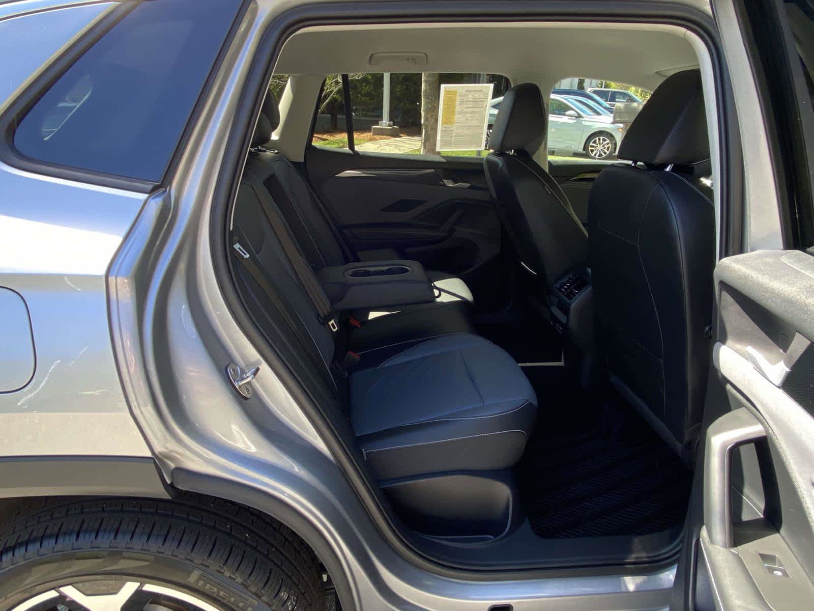 Certified 2025 Volkswagen Tiguan SE AWD/4WD image 28