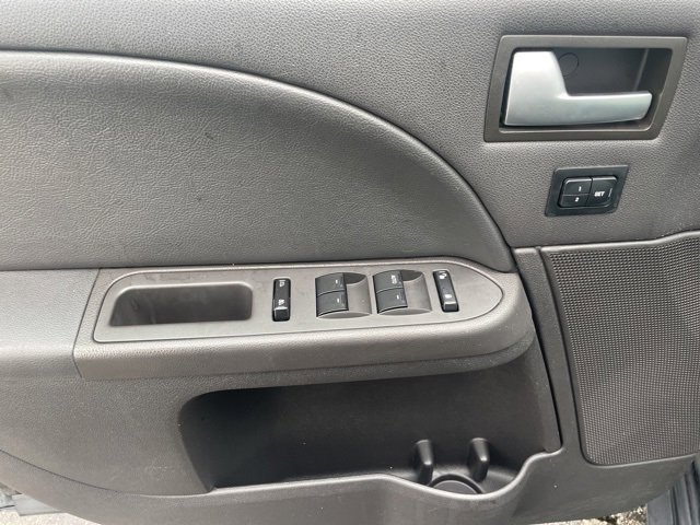 Used 2005 Ford Five Hundred Limited image 17