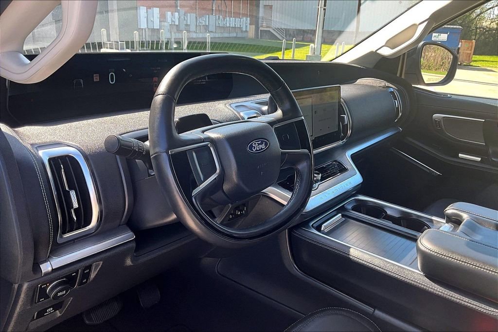 Used 2025 Ford Expedition Max Platinum image 18