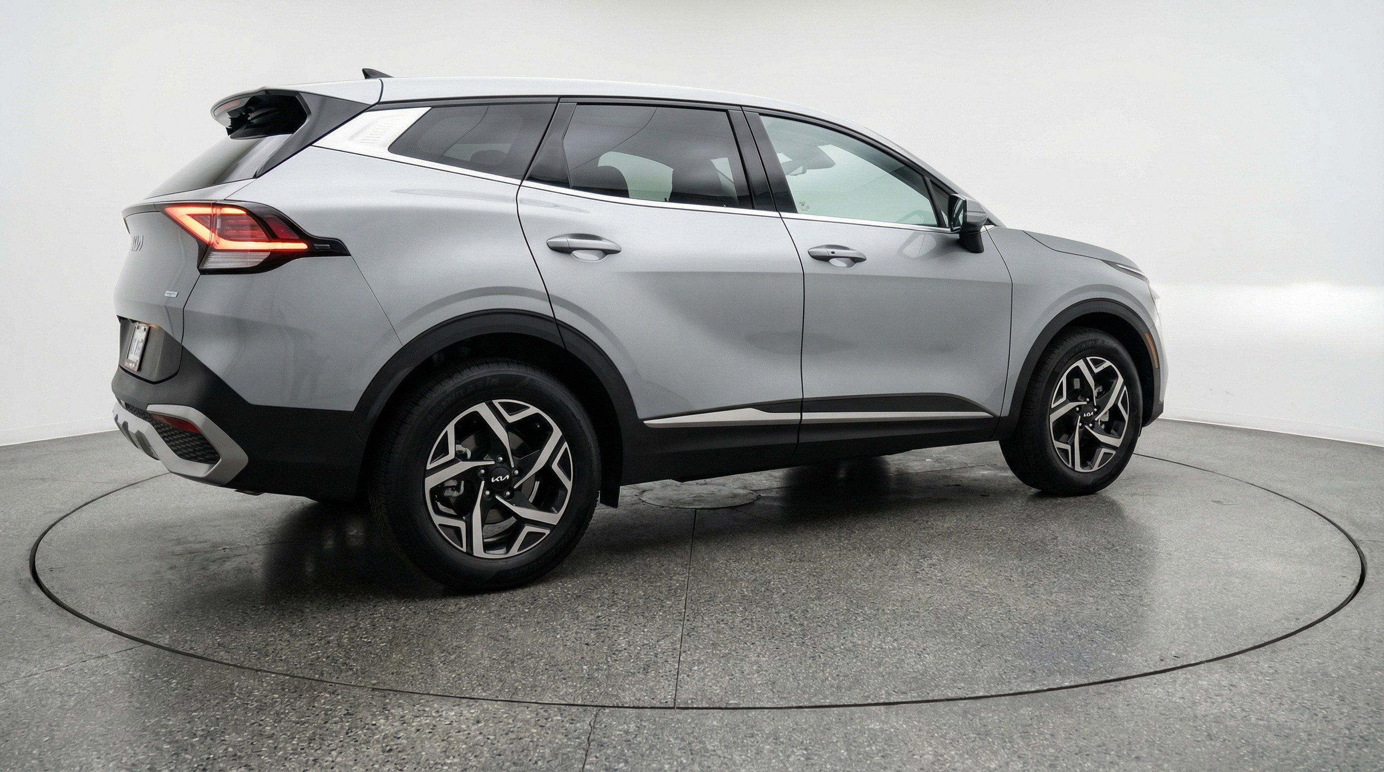 Used 2025 Kia Sportage LX image 9