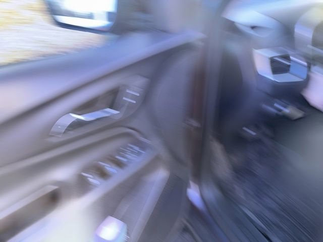 Used 2020 Chevrolet Equinox LT w/ Driver Convenience Package image 10