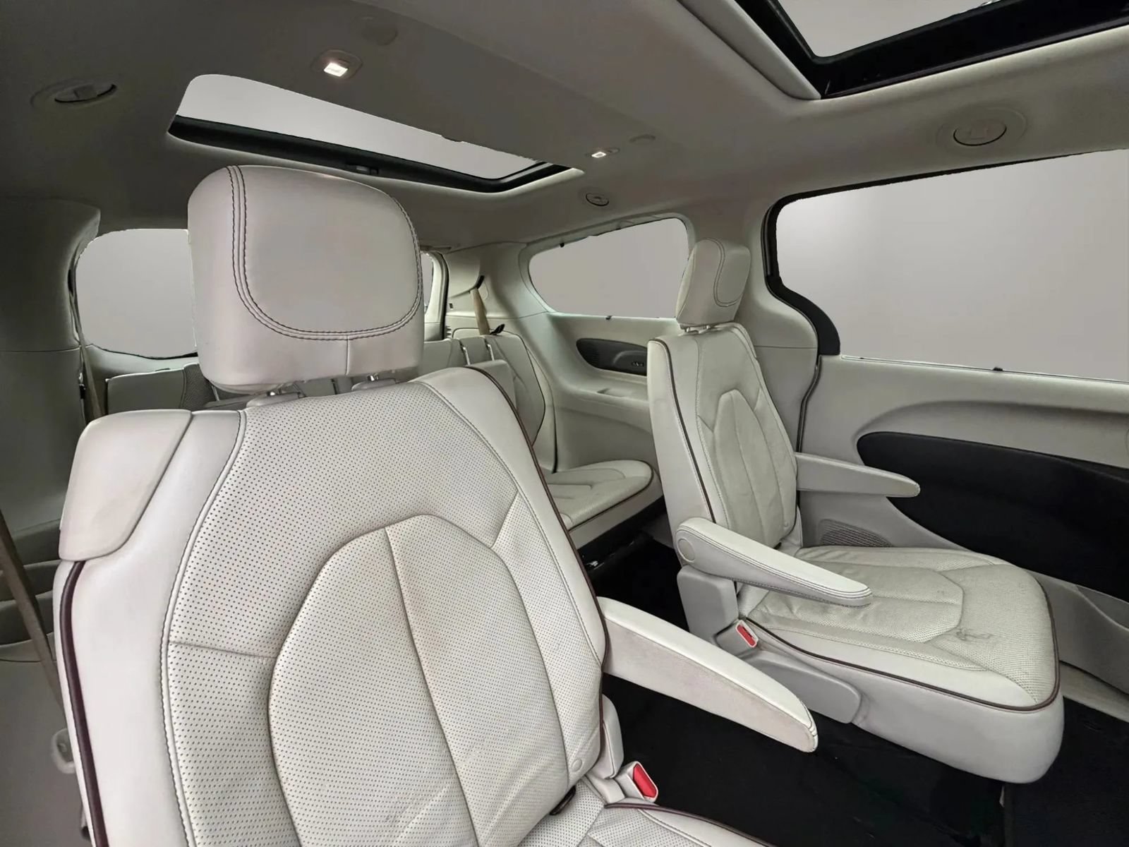 Used 2017 Chrysler Pacifica Limited FWD image 27
