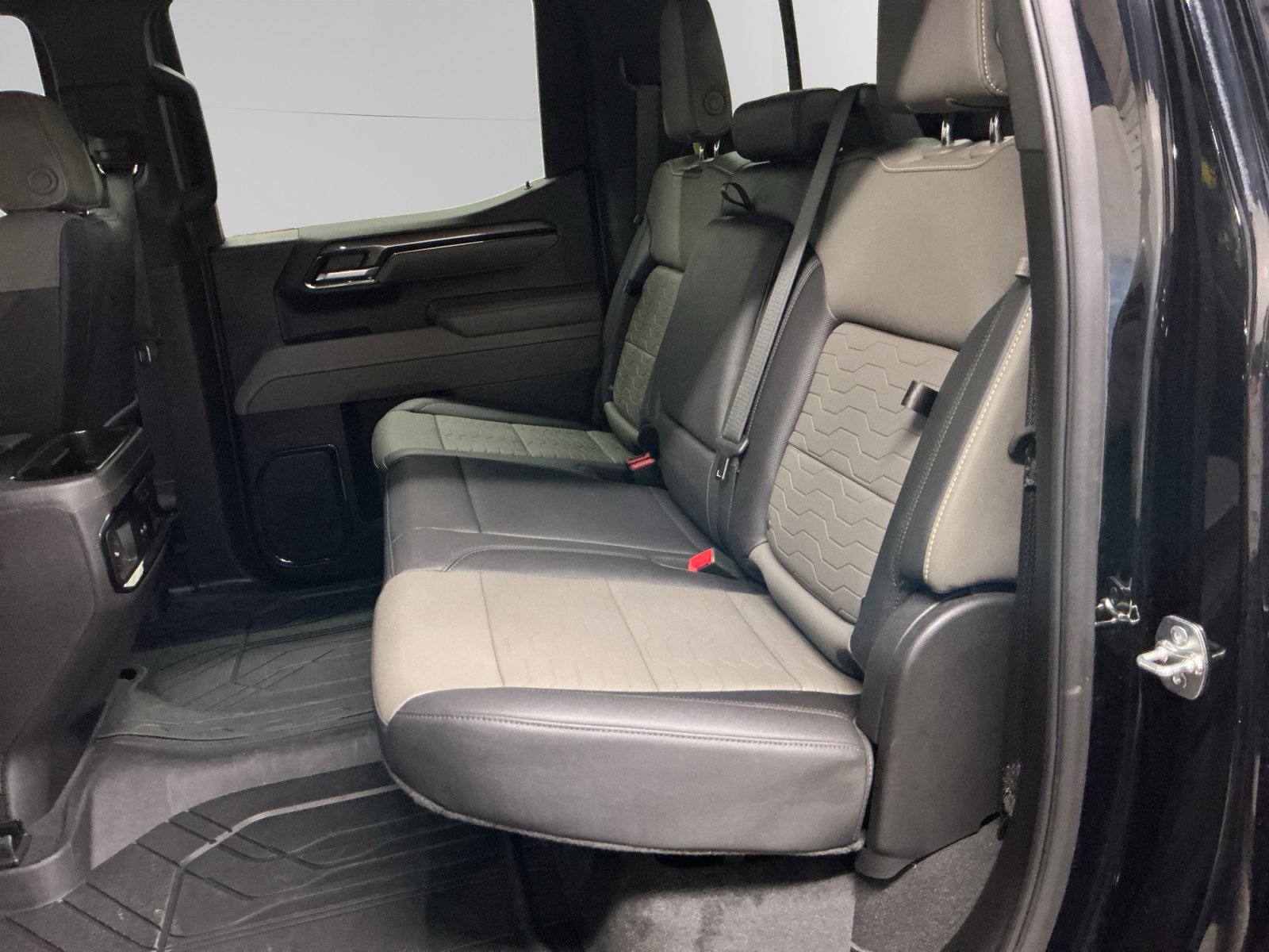 Used 2025 Chevrolet Silverado 1500 ZR2 AWD/4WD image 13