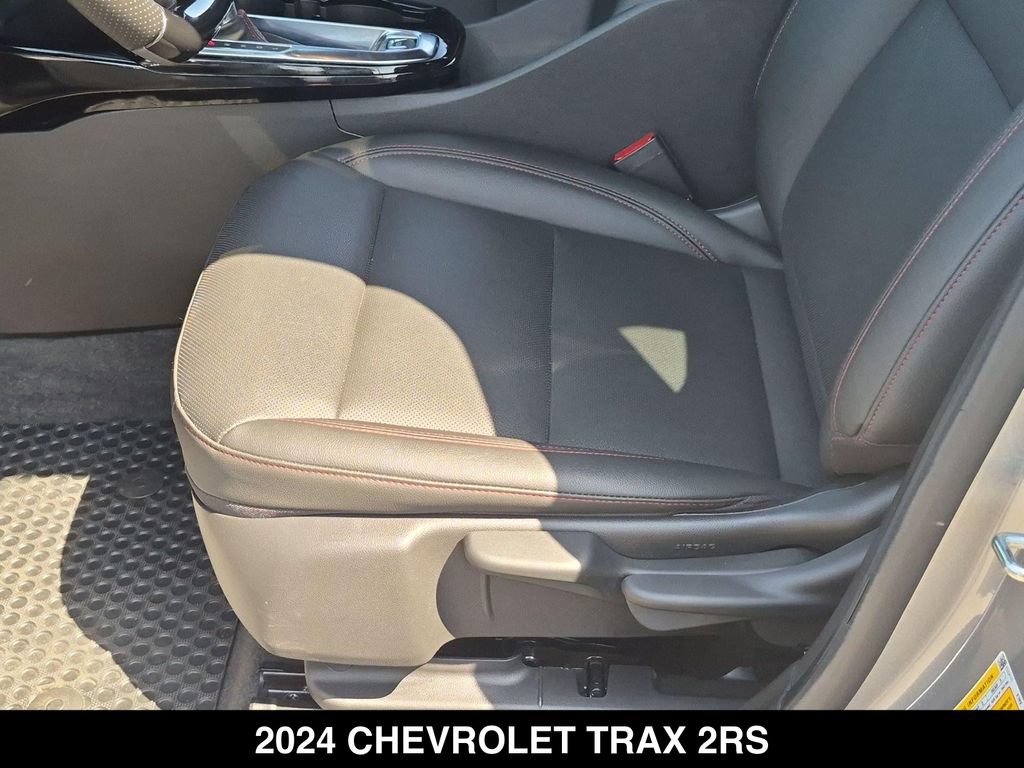 Used 2024 Chevrolet Trax RS w/ Driver Confidence Package FWD image 15