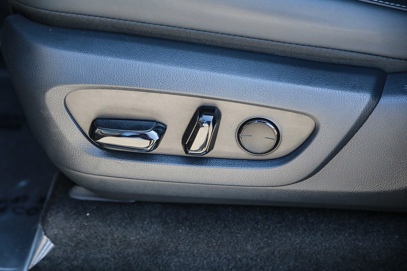 Used 2025 Lexus GX 550 w/ Accessory Package (Z1) image 19