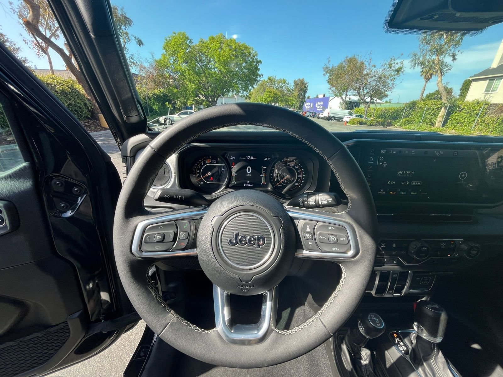 Used 2025 Jeep Wrangler Unlimited Sahara AWD/4WD image 34