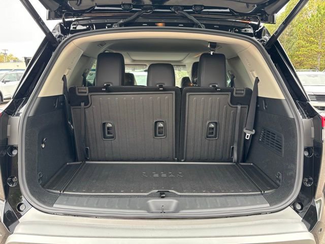 New 2025 Nissan Pathfinder Platinum image 11