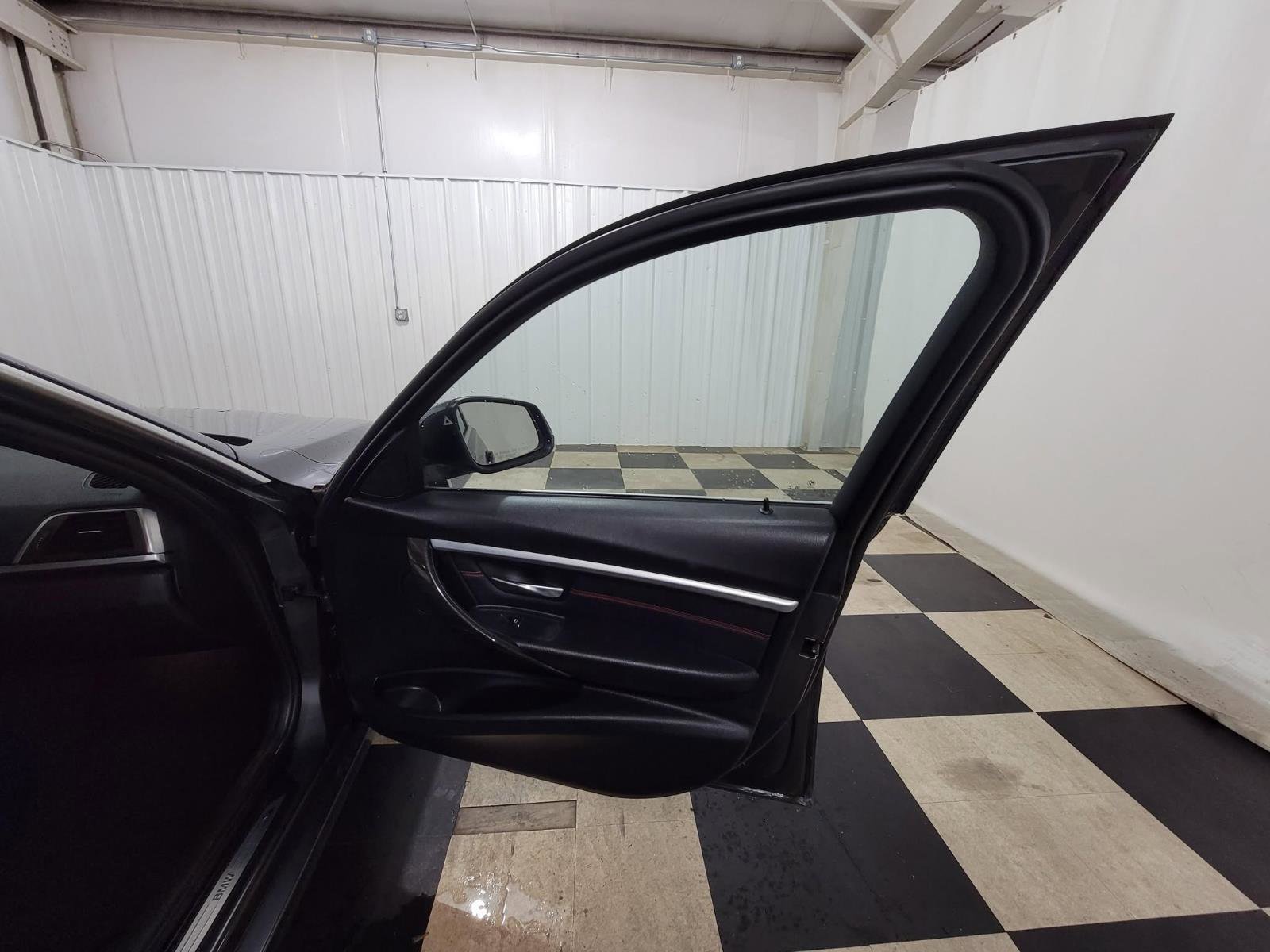 Used 2018 BMW 330i xDrive Sedan w/ Convenience Package image 22