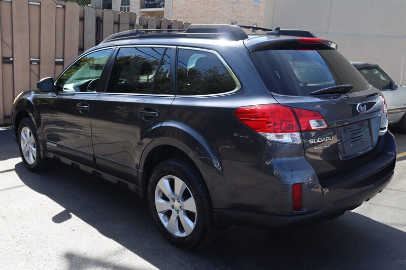Used 2011 Subaru Outback 2.5i Limited AWD/4WD image 5