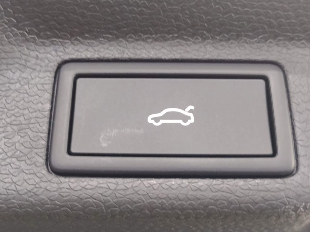 New 2025 Volkswagen ID. Buzz 1st Edition image 22