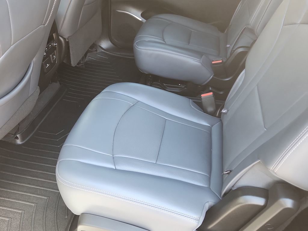 Used 2023 Buick Enclave Essence w/ Experience Buick Package AWD/4WD image 9