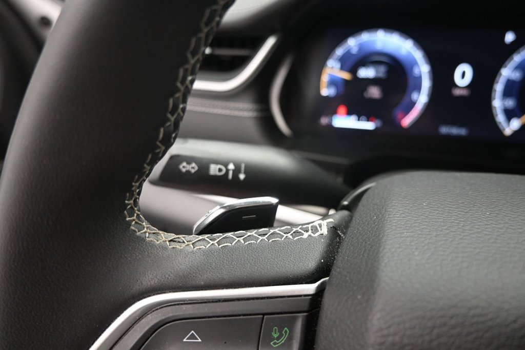 Used 2023 Jeep Grand Cherokee L Limited AWD/4WD image 41