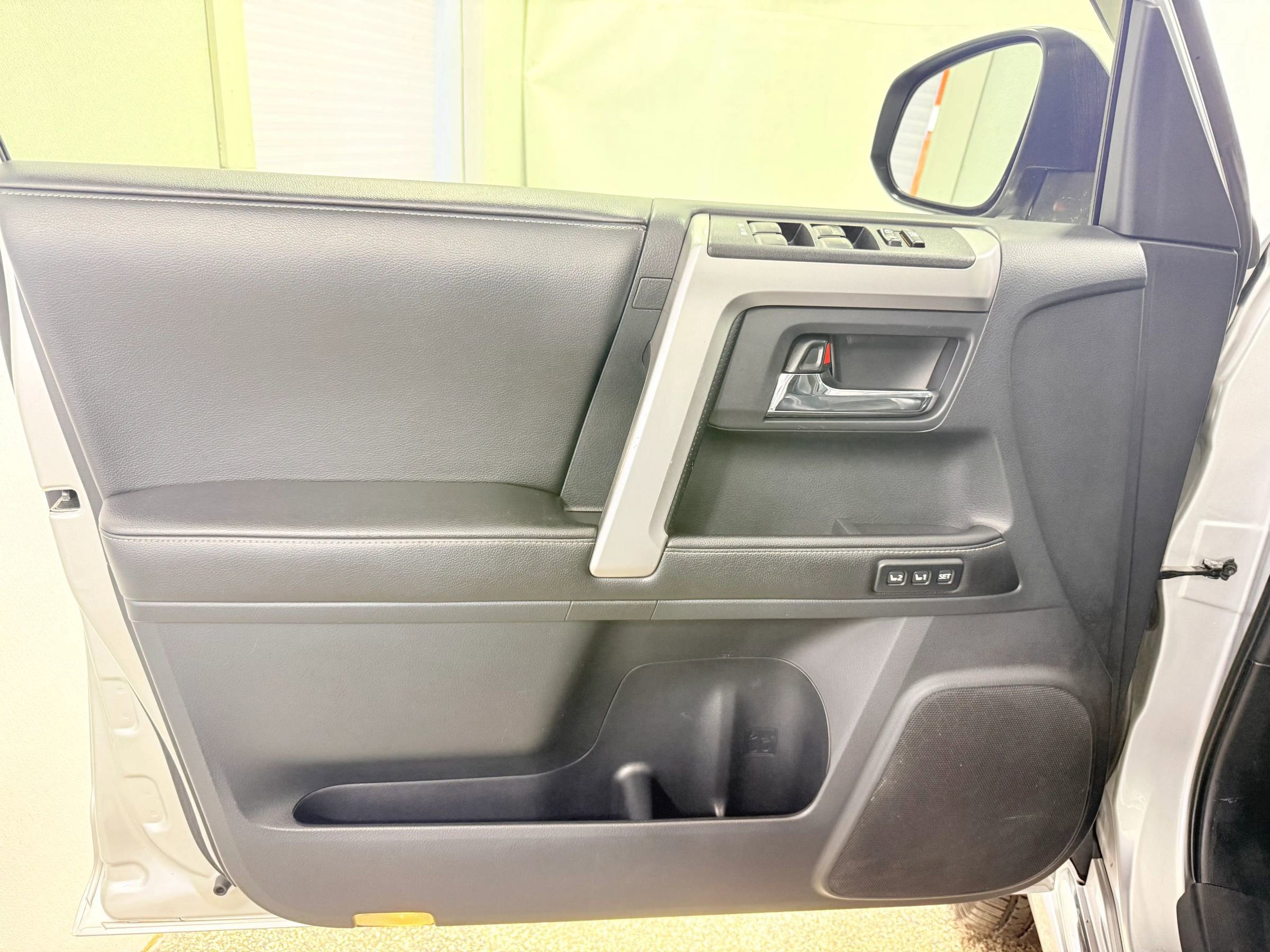 Used 2015 Toyota 4Runner Limited image 10