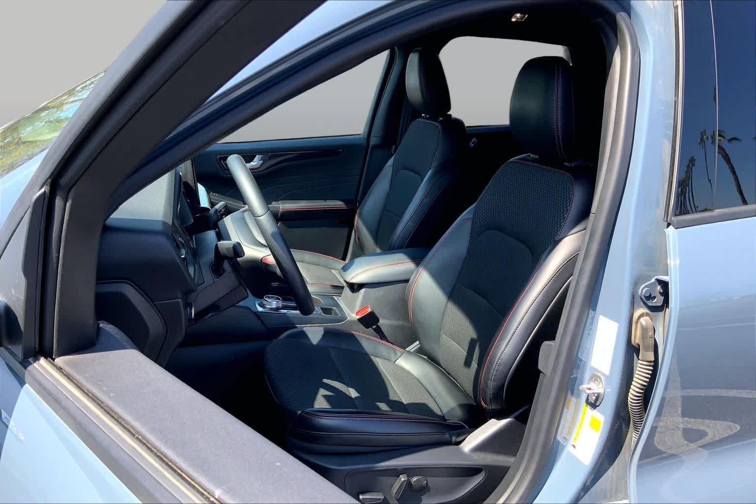 Used 2024 Ford Escape ST-Line w/ Tech Pack #1 FWD image 7