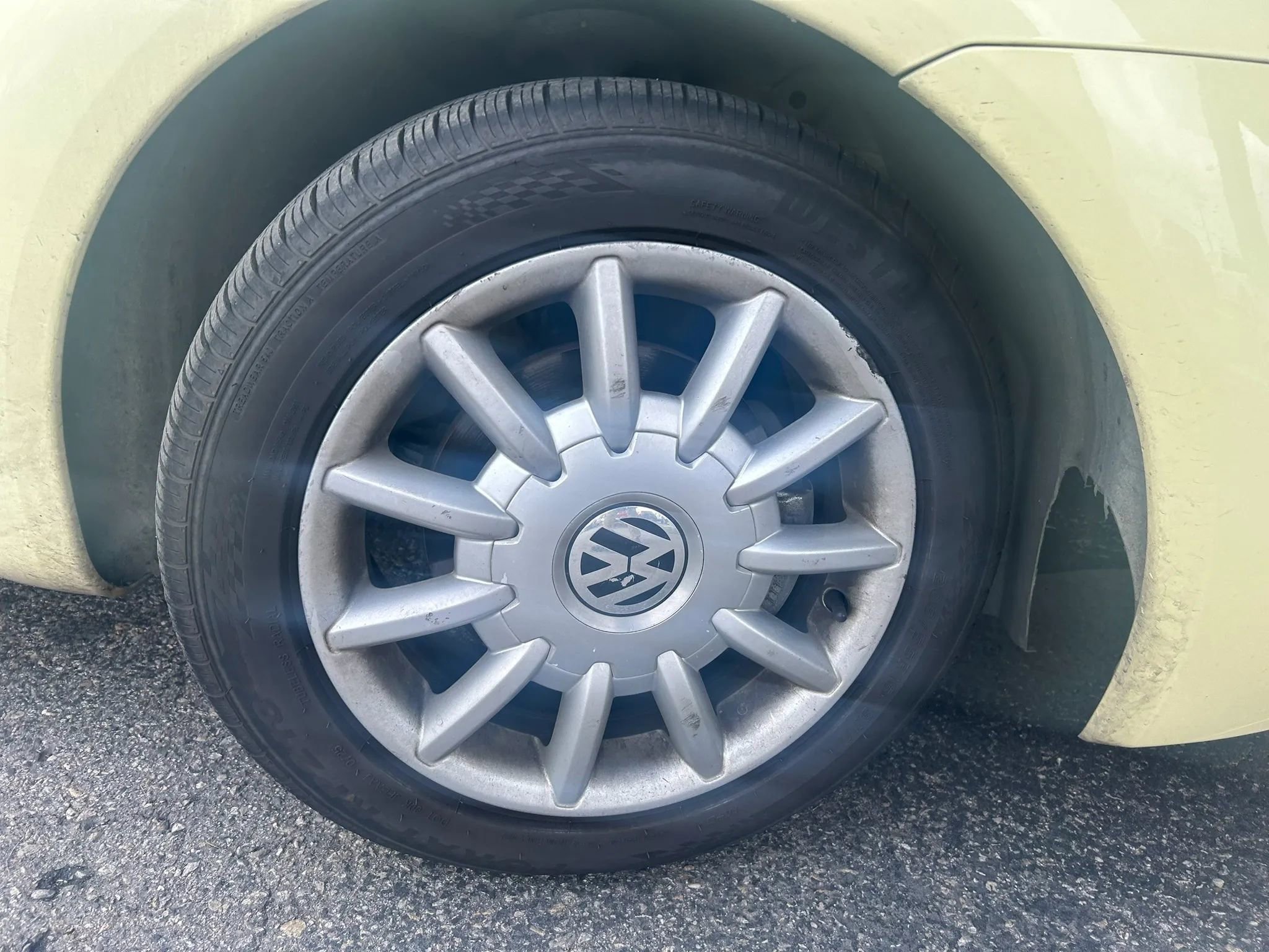 Used 2004 Volkswagen Beetle GLS image 3