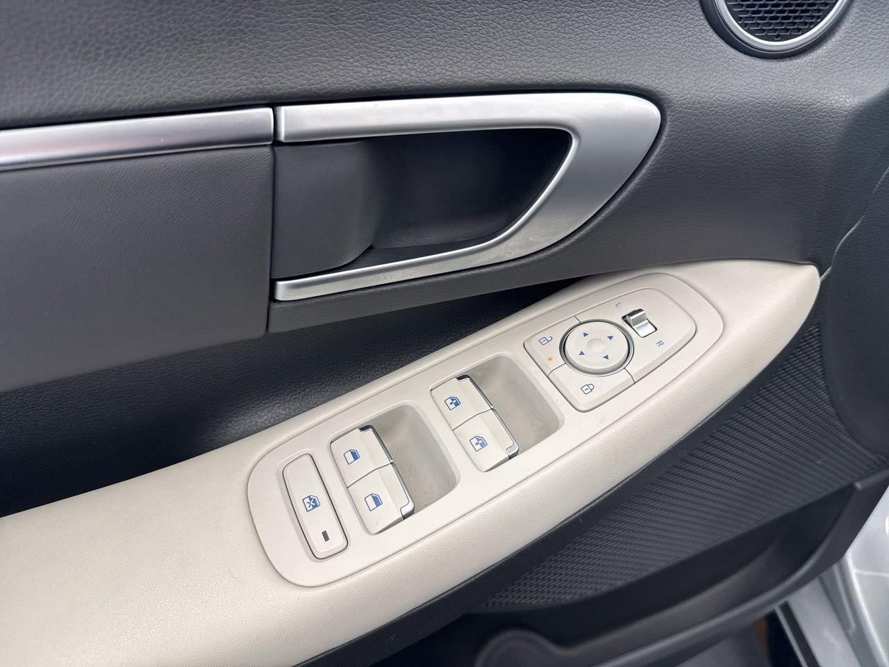 Used 2025 Hyundai Sonata SEL FWD image 32
