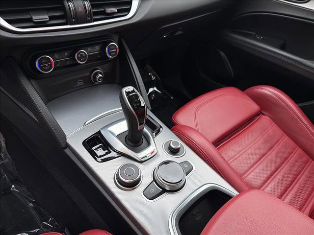 Used 2022 Alfa Romeo Stelvio Veloce AWD/4WD image 8