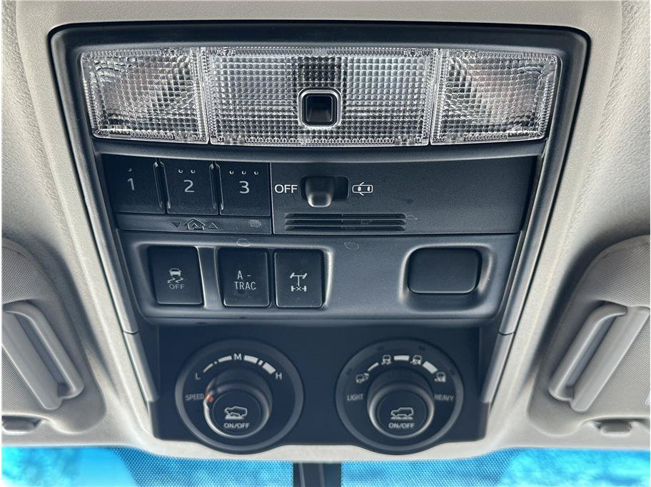Used 2018 Toyota 4Runner TRD Off-Road Premium AWD/4WD image 28