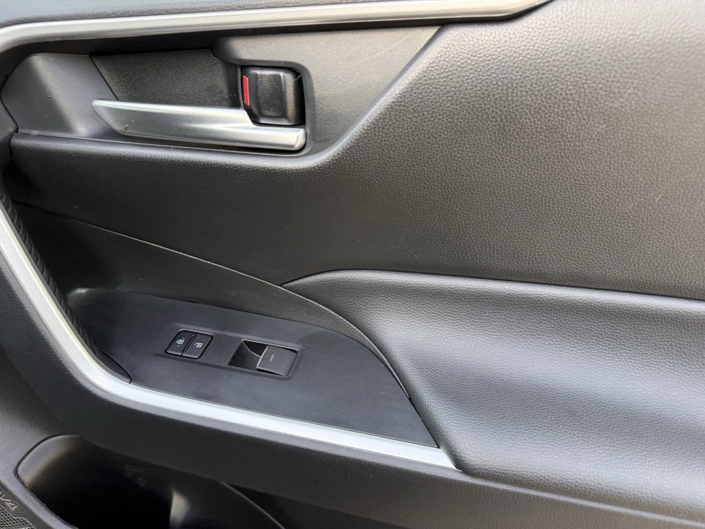Used 2025 Toyota RAV4 XLE image 44