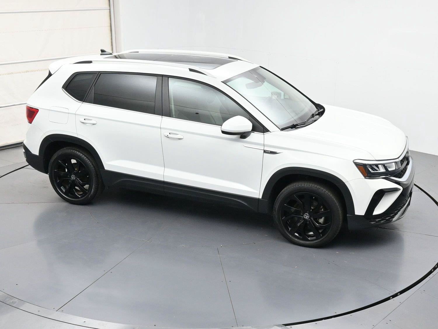 Used 2023 Volkswagen Taos SE w/ Panoramic Sunroof Package FWD image 35