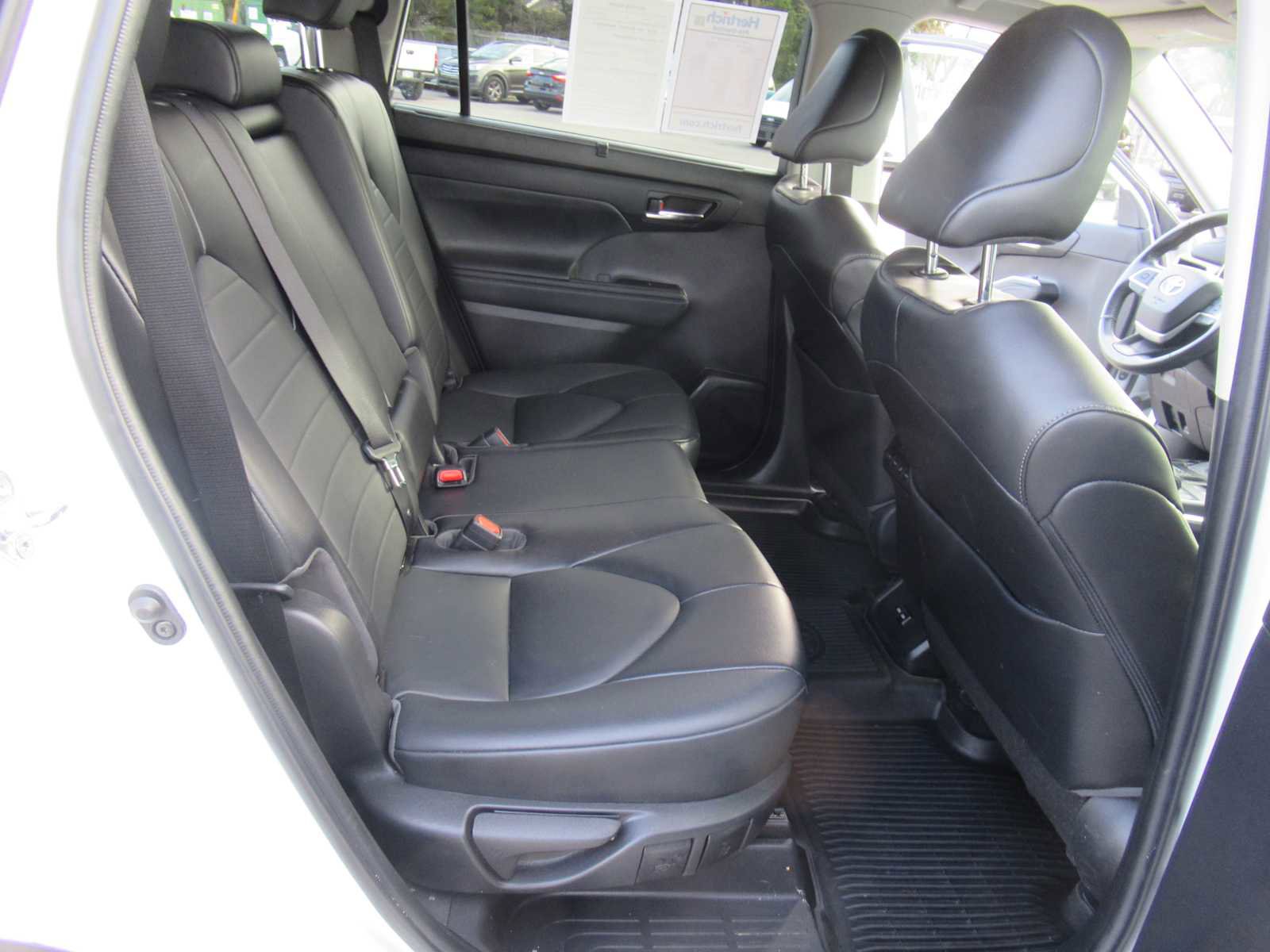 Used 2022 Toyota Highlander XLE image 24