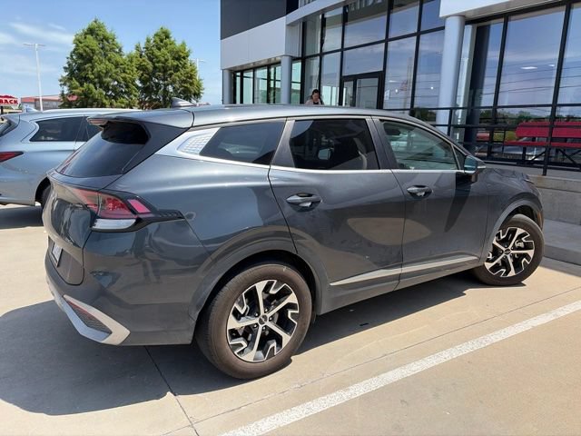 Used 2024 Kia Sportage EX FWD image 2