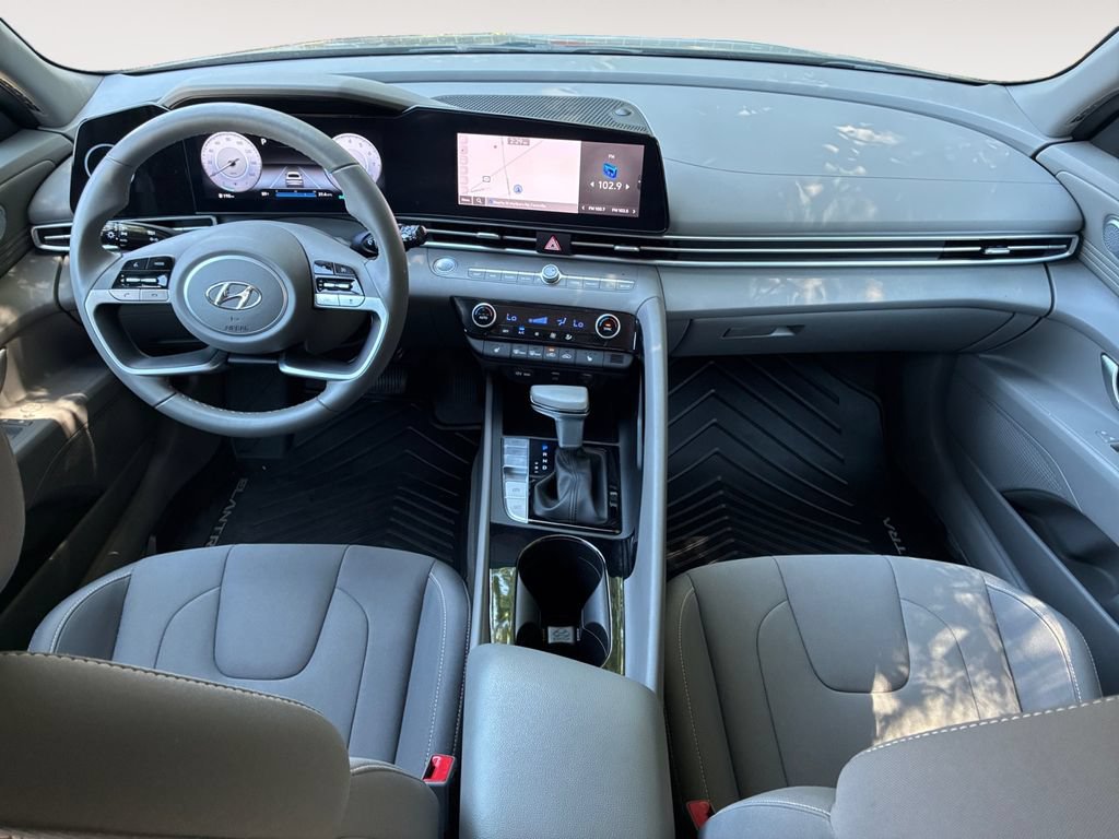 Used 2023 Hyundai Elantra SEL w/ Convenience Package FWD image 10